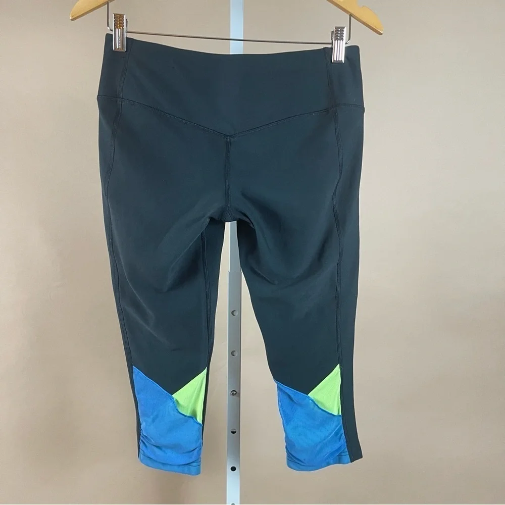 Nike Women's Medium Dri-Fit Legend Low Rise Veneer Capris 2.0 Leggings Neon Mesh